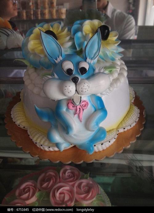 可爱兔子造型生日蛋糕