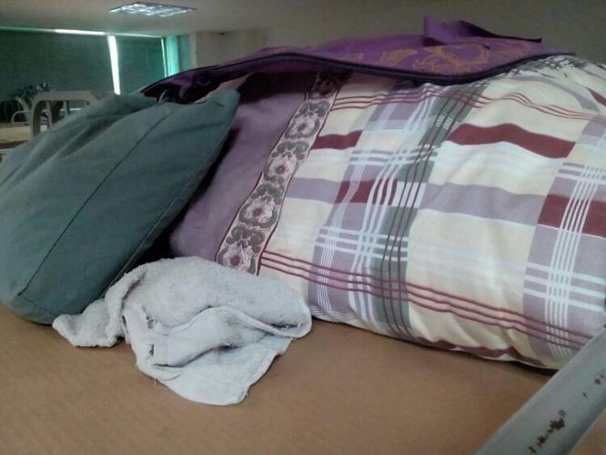 写美篇一,问题 (一),女生宿舍问题: 1,个别床铺没有叠被子.
