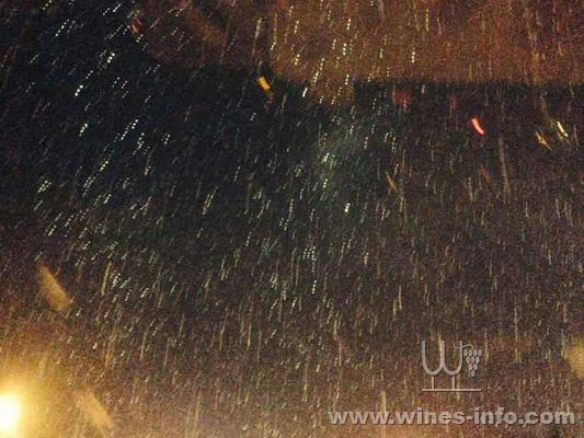 图8:雨夹雪混有沙尘,摄于车内,摄影:xiehan