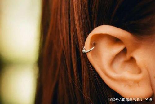 打耳洞或导致耳廓畸形?医生提醒:耳朵这个部位打不得!