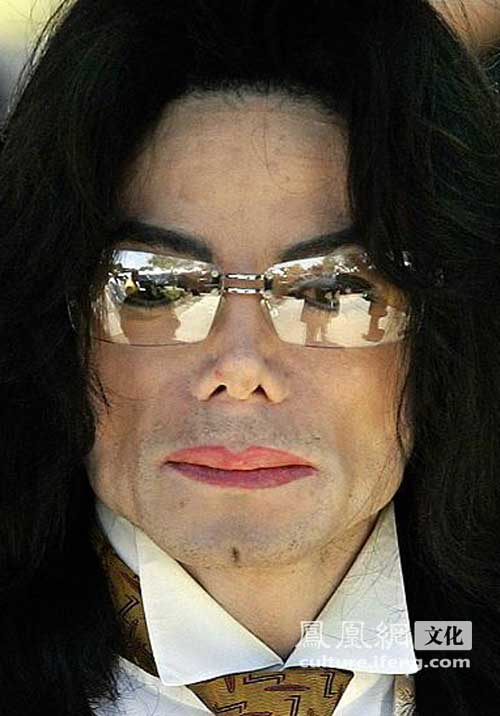 美国歌星迈克尔杰克逊的黑白人生