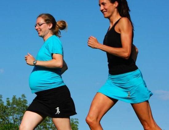 孕妇跑步,适量运动有益胎儿发育