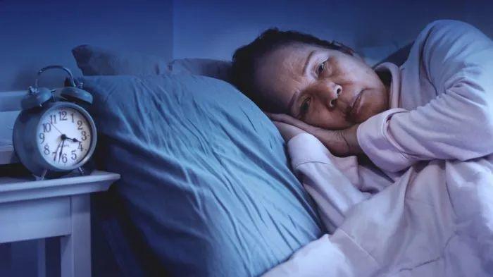 长期如此会造成睡眠周期(生物钟)紊乱,可能会导致轻微神经衰弱,多梦