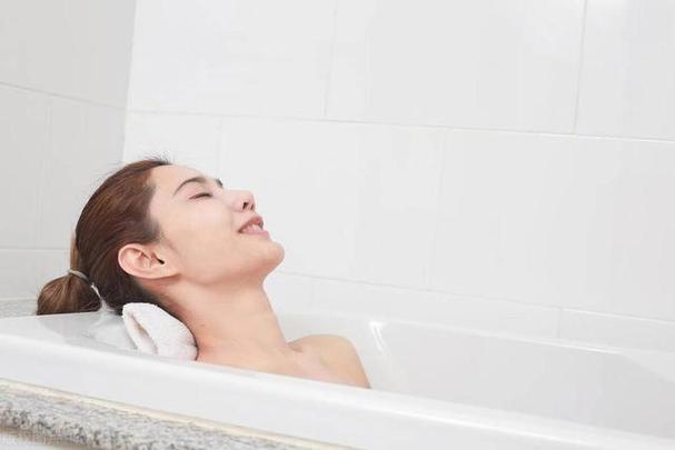 建议女人洗澡时别做这4件事再喜欢也要忍可别不当回事