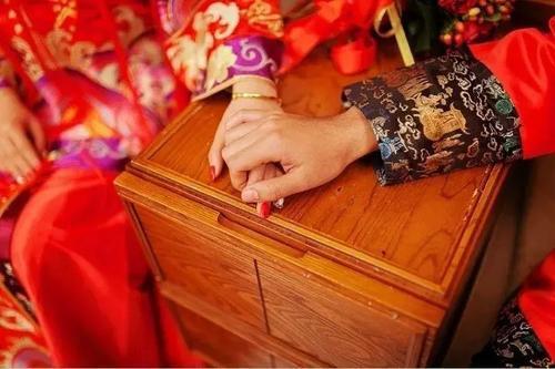 老祖宗留下的八字婚配已经在中国人心中根深蒂固,影响着千百年的婚姻