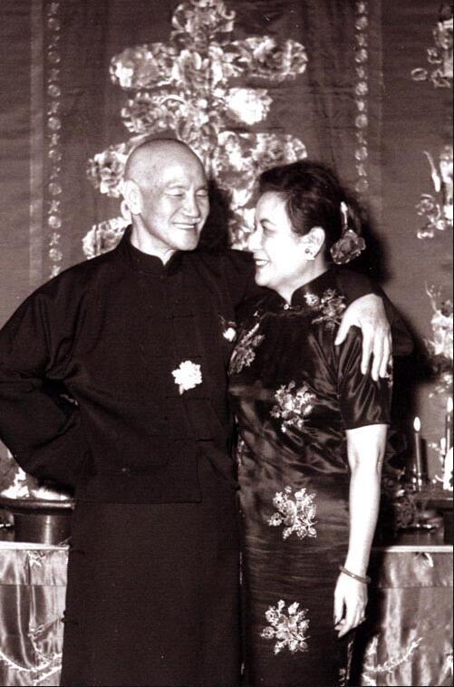 蒋介石和宋美龄是政治婚姻?还是一生真爱?_百科ta说