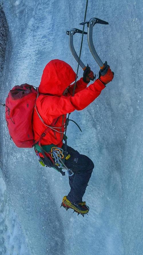 攀冰运动是什么国内攀冰去哪儿好攀冰技巧难度与装备干货