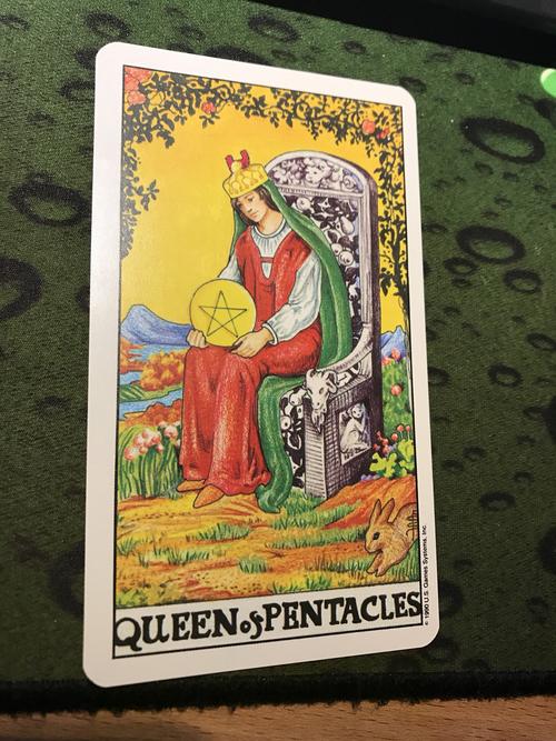 塔罗日记day7: 星币皇后 星币王后是一张安然自在的牌.