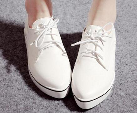 梦见穿白色的鞋