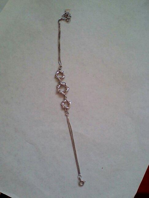我姐姐送我的手链,她说是银的,断了,能上哪修好?
