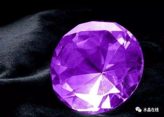 出美丽梦幻的紫色,且颜色正,品质优者甚少,故紫水晶曾一度贵比钻石