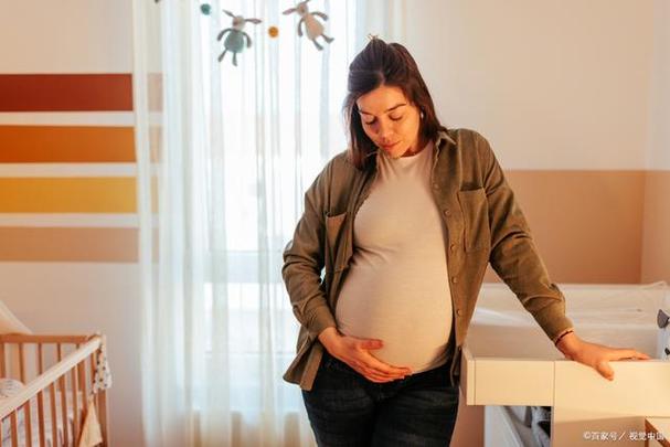 女人梦见自己怀孕肚子很大