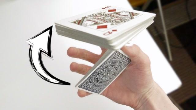 魔术教程:扑克牌花式翻转,慢动作解析技巧