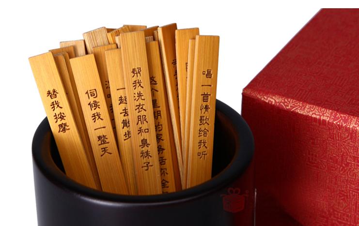 求签,是中国的民间习俗,是占卜的其中一种形式.