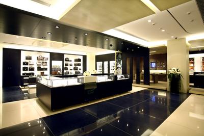 全新的万宝龙全球最大旗舰店位于上海的奢侈品黄金地段 – 南京西路