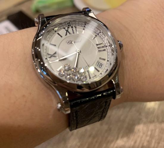 4,在上海哪里可以找到萧邦手表专卖店?是不是只有一家店?