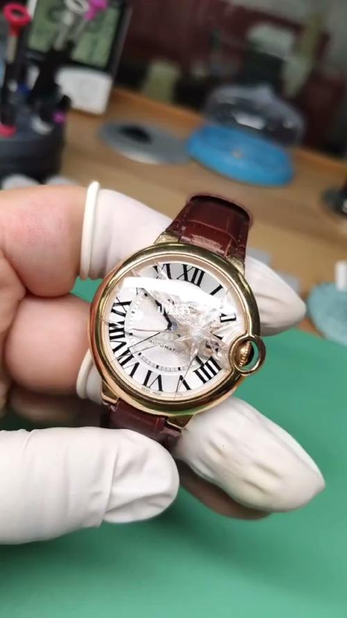 卡地亚手表表镜摔碎维修保养顺便更换表镜和表带