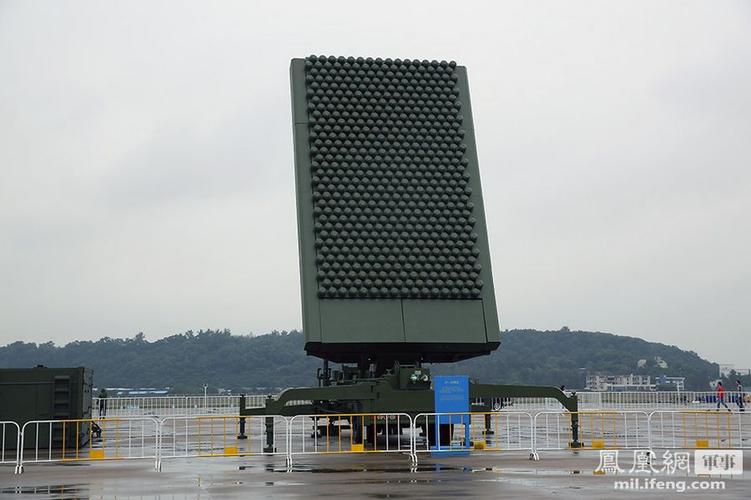 中国五款多功能雷达现身珠海 反隐形雷达抢眼