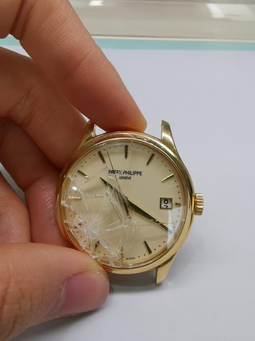 高达二十几万的百达翡丽手表,坏成这样,维修要多少钱?_机芯